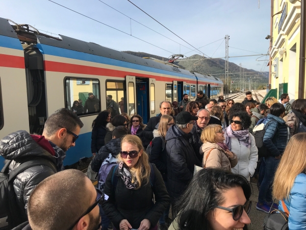 Successo di partecipazione per il Treno dei Laghi di Puglia. Buona la prima del progetto Rotaie d’Autunno sulle Ferrovie del Gargano