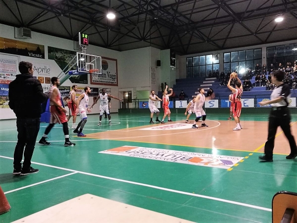 Basket  Domenica alle 20.15 La Bisanum Viaggi Vieste ospita la Cestistica Ostuni.