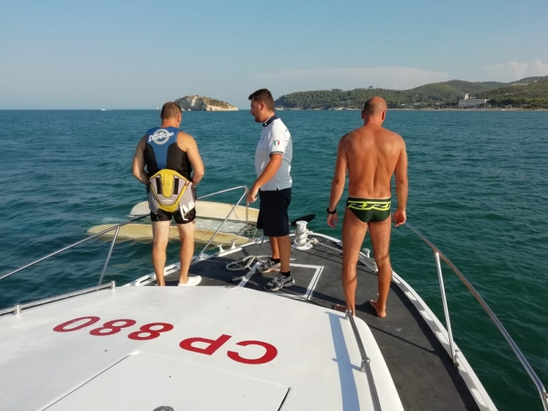 Guardia Costiera di Vieste/ Catamarano scuffiato. Soccorse due persone