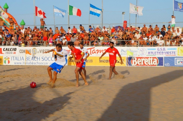 Beach soccer a Vieste - E' il giorno di Italia-Argentina... e Foggia