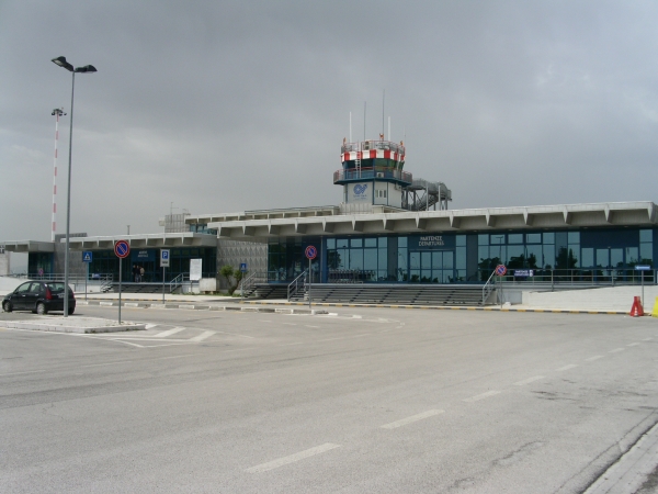 Manicomio Gino Lisa/ Nuova pista, di nuovo la richiesta autorizzazioni per i lavori. Pareri emessi già 5 anni. Aeroporti di Puglia: «Si chiude il 26 giugno», il comitato dei cittadini richiede accesso agli atti.